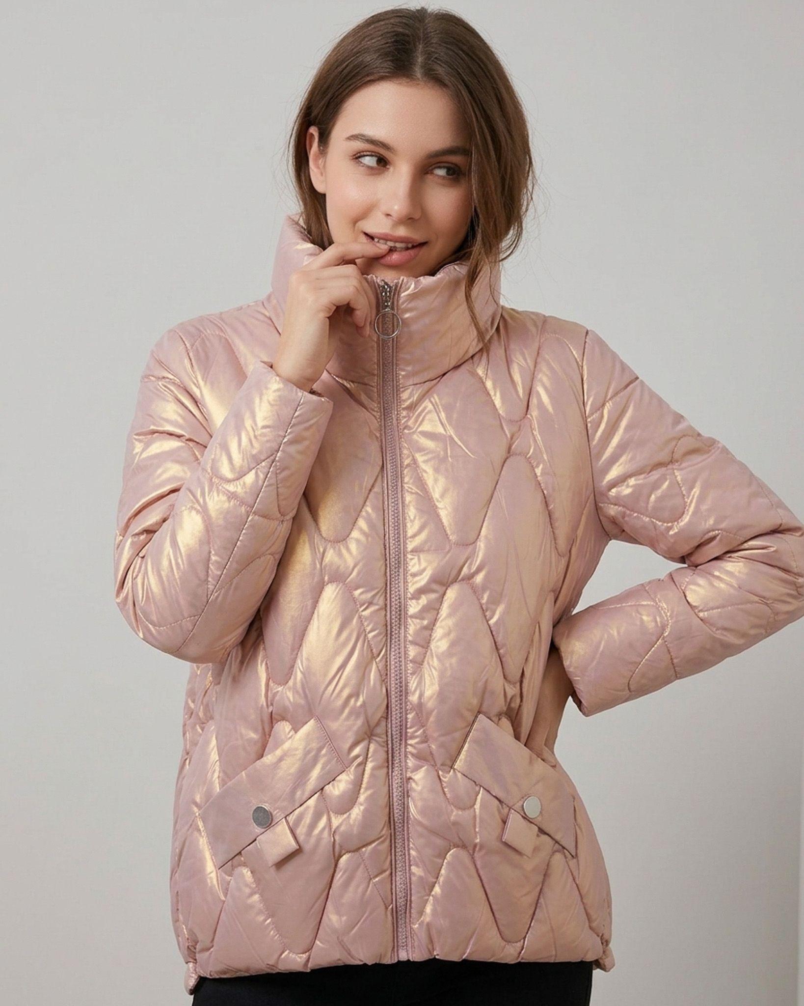 Parka Puffer Rose Gold: Estilo Urbano Satinado y Térmico-6