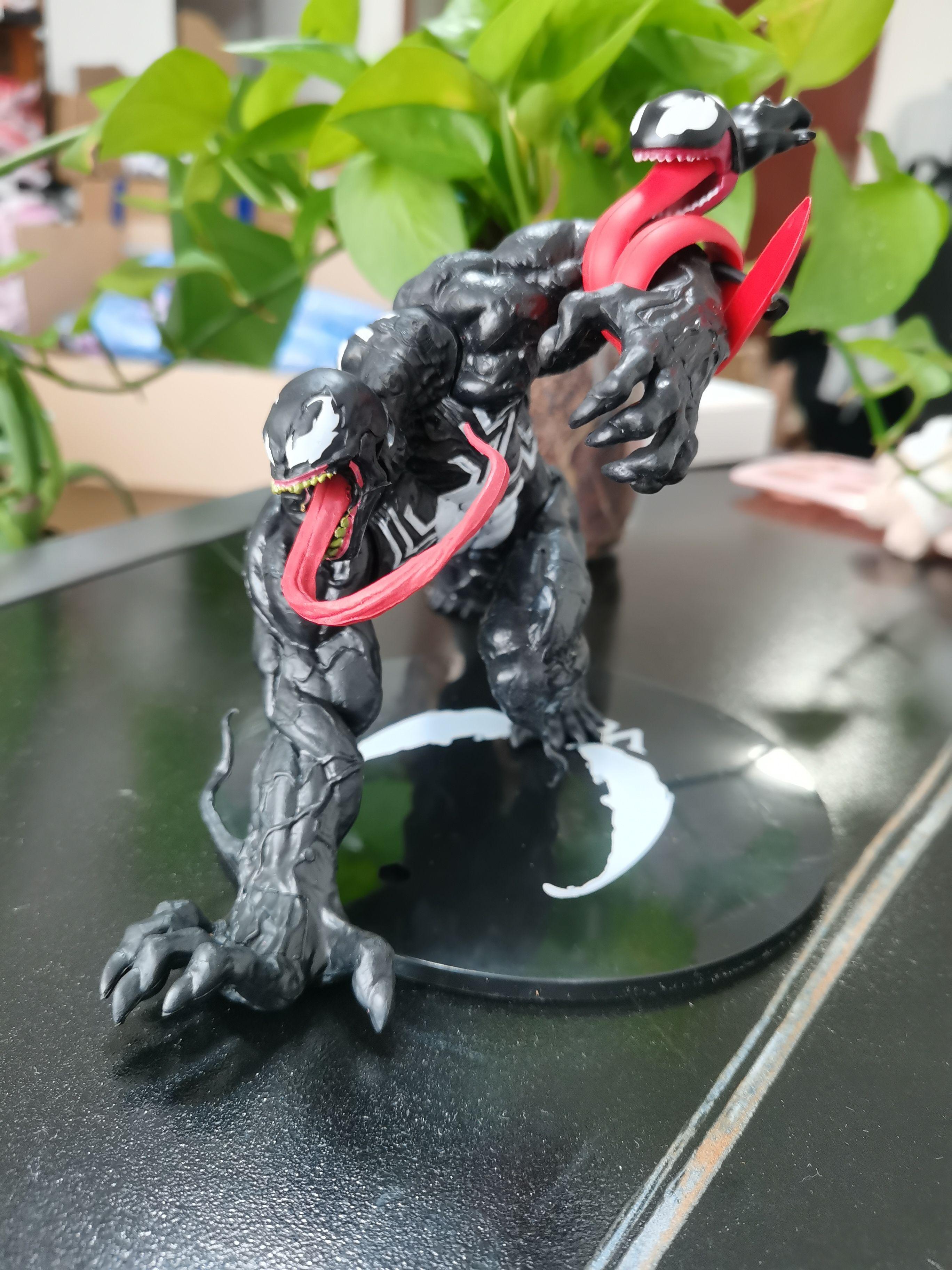 Figura Venom Gran Calidad-2