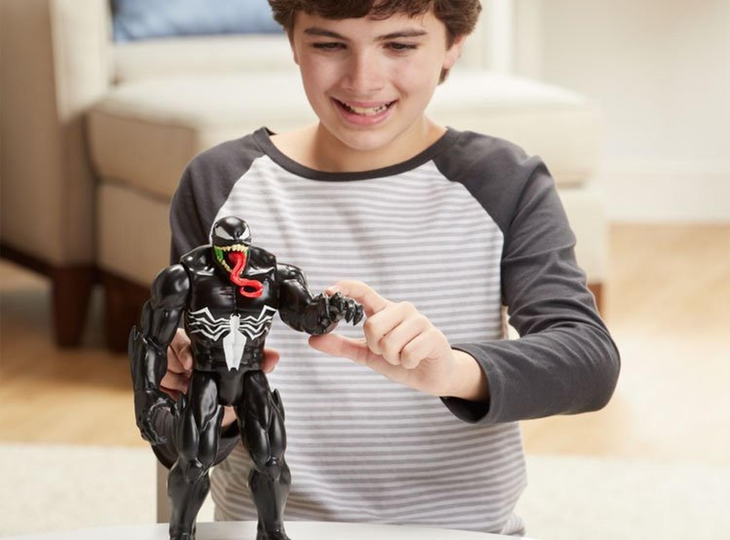 Figura Venom Articulada 30 Cms Titan Hero Series-5