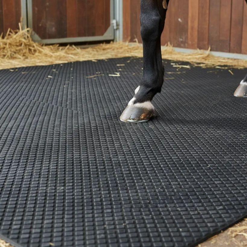 Piso Antifatiga Hexagonal Uso Establo 122 x 183 cm QRubber-2