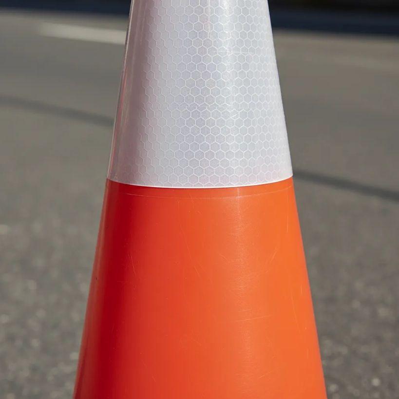 Cono Señalización Naranjo Pe 100 Cm. 1 Cinta QRubber-1