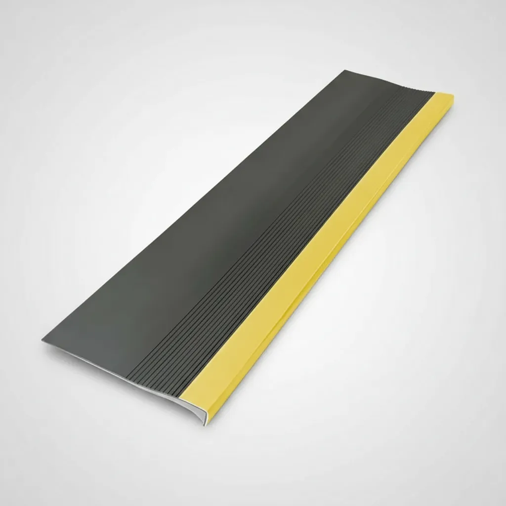 Grada Pvc Estriada  Alto Tráfico 4mm x 120cm x 32cm QRubber-3
