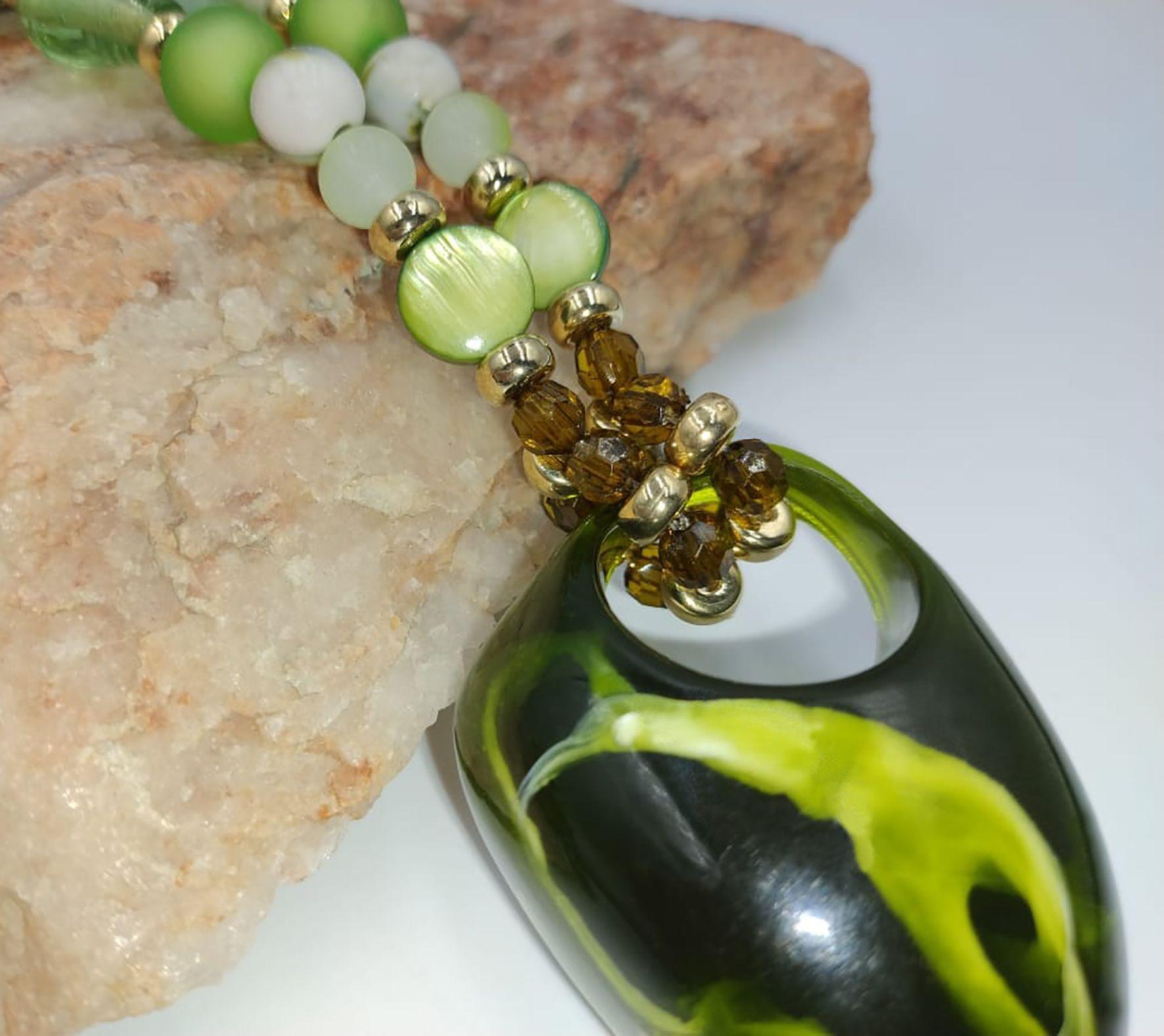 Collar Cristales Turcos y Resina con Colgante-2