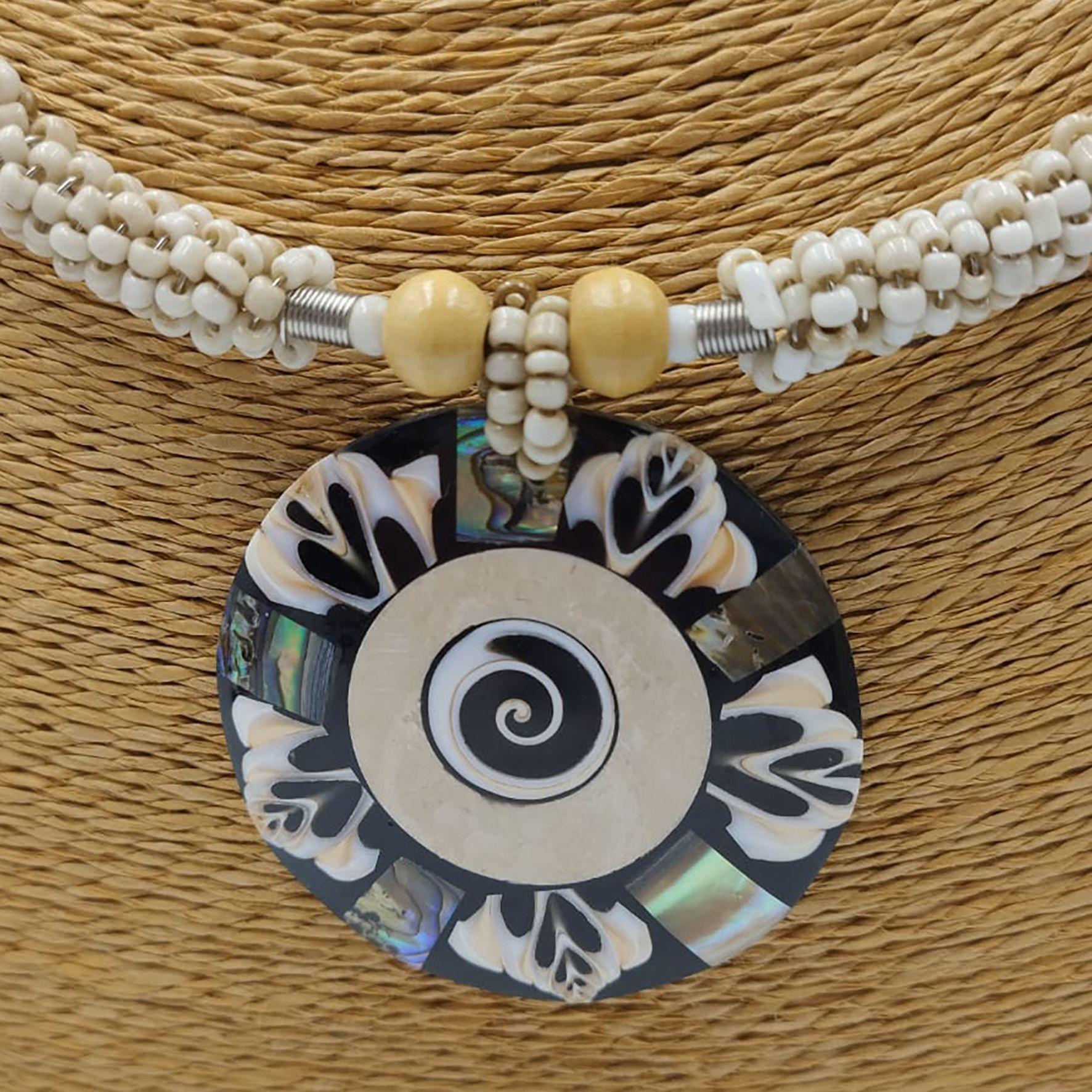 Collar Pectoral Nácar y Resina-2