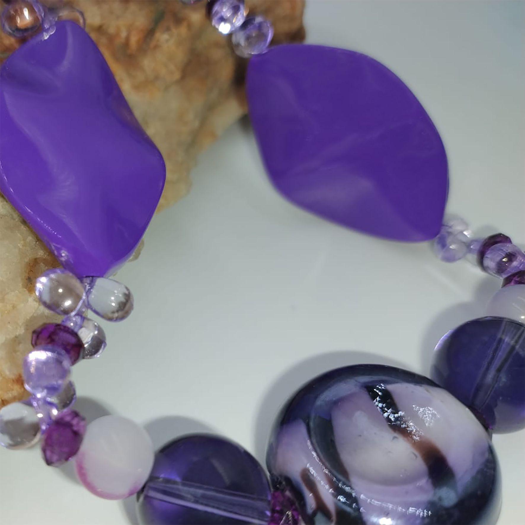Collar cristales turcos, resina y vidrio lila-2