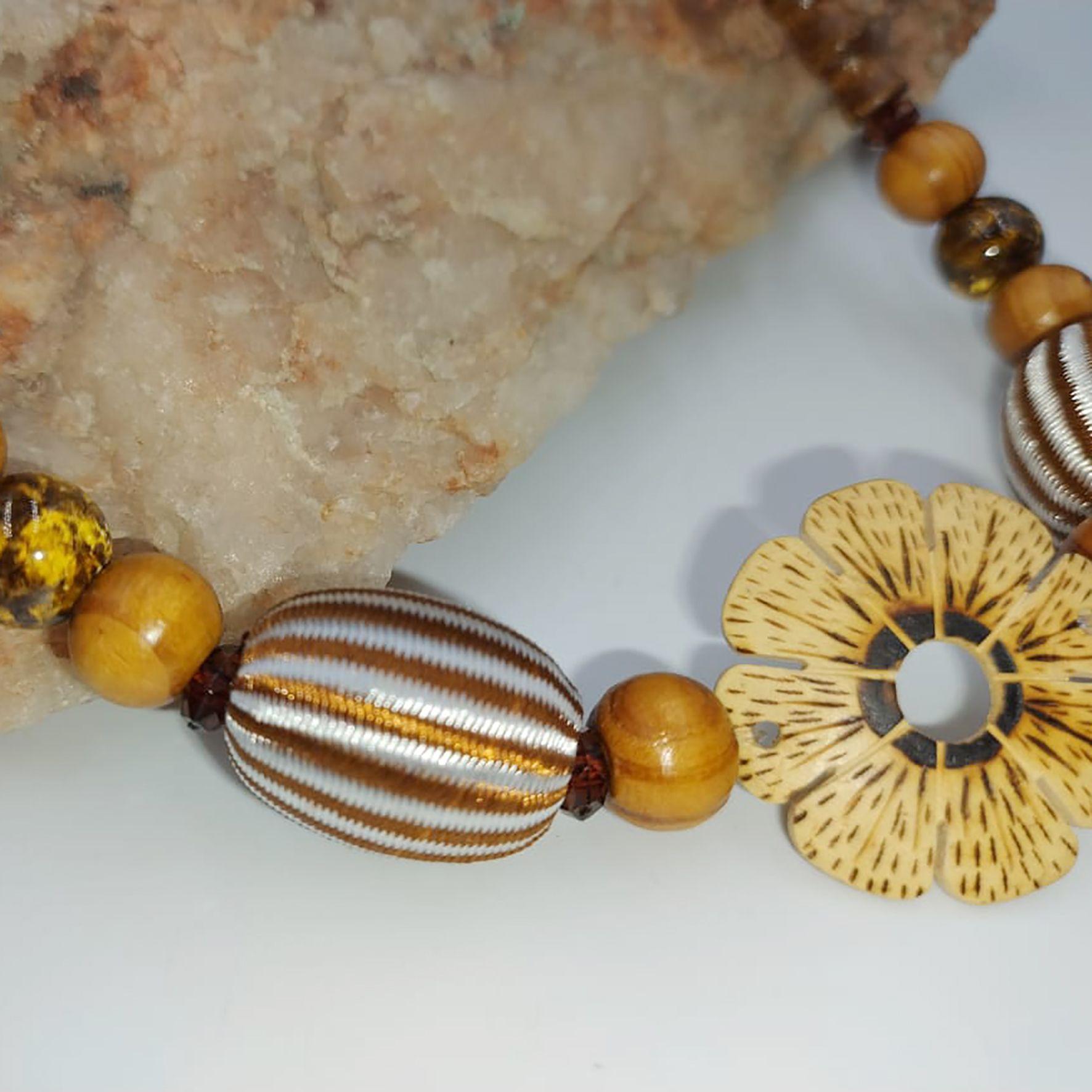 Collar de madera y resina-2