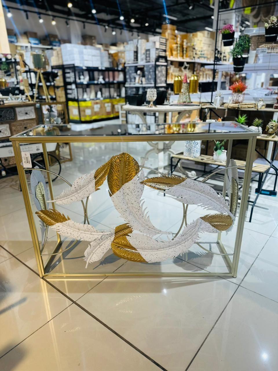 Mesa De Arrimo Elegante, Diseño Plumas Y Tonos Dorados-5
