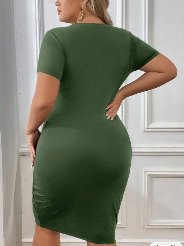 Vestido Corto Verde Militar con Diseño Fruncido ✨-1
