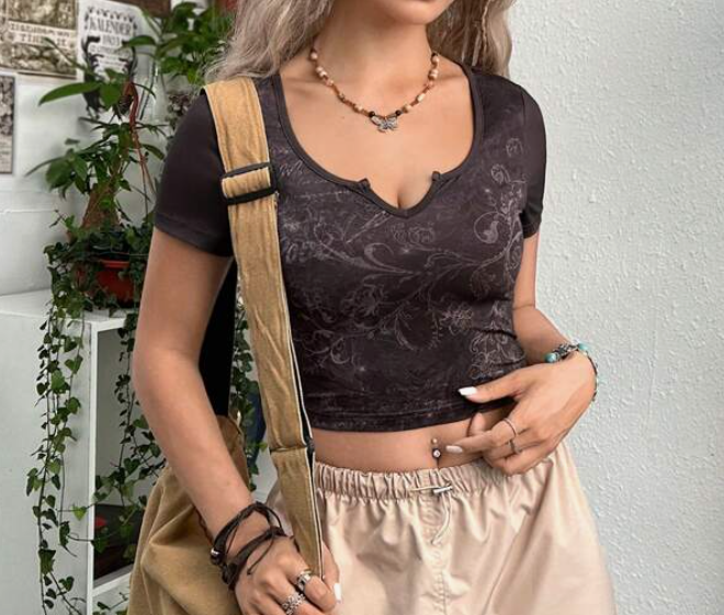 Crop Top Marrón con Estampado Floral y Escote en V ✨-5