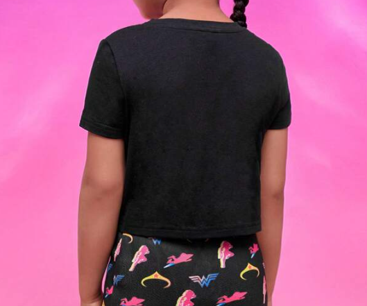 Camiseta Crop Wonder - Negro-3
