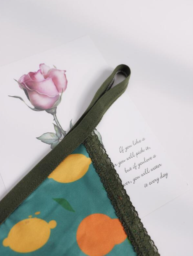 Tanga Verde con Detalles de Encaje y Diseño Dulce - Talla L-2