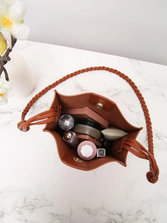 Bolso Cuadrado Elegante y Moderno-3