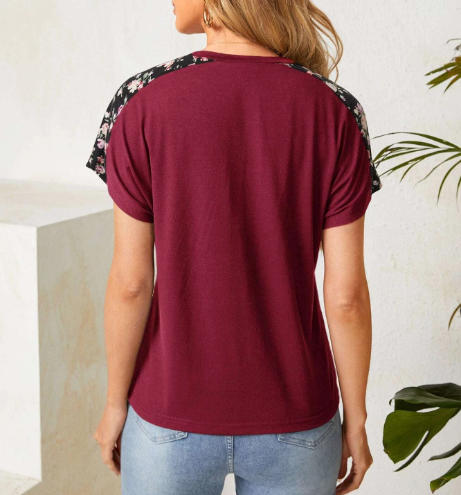 Camiseta Casual con Detalles Florales-3