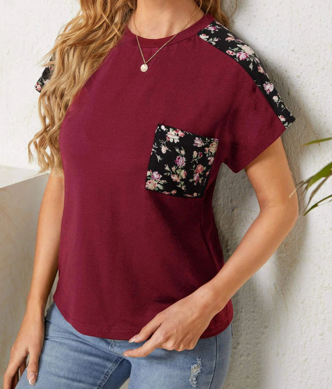 Camiseta Casual con Detalles Florales-4