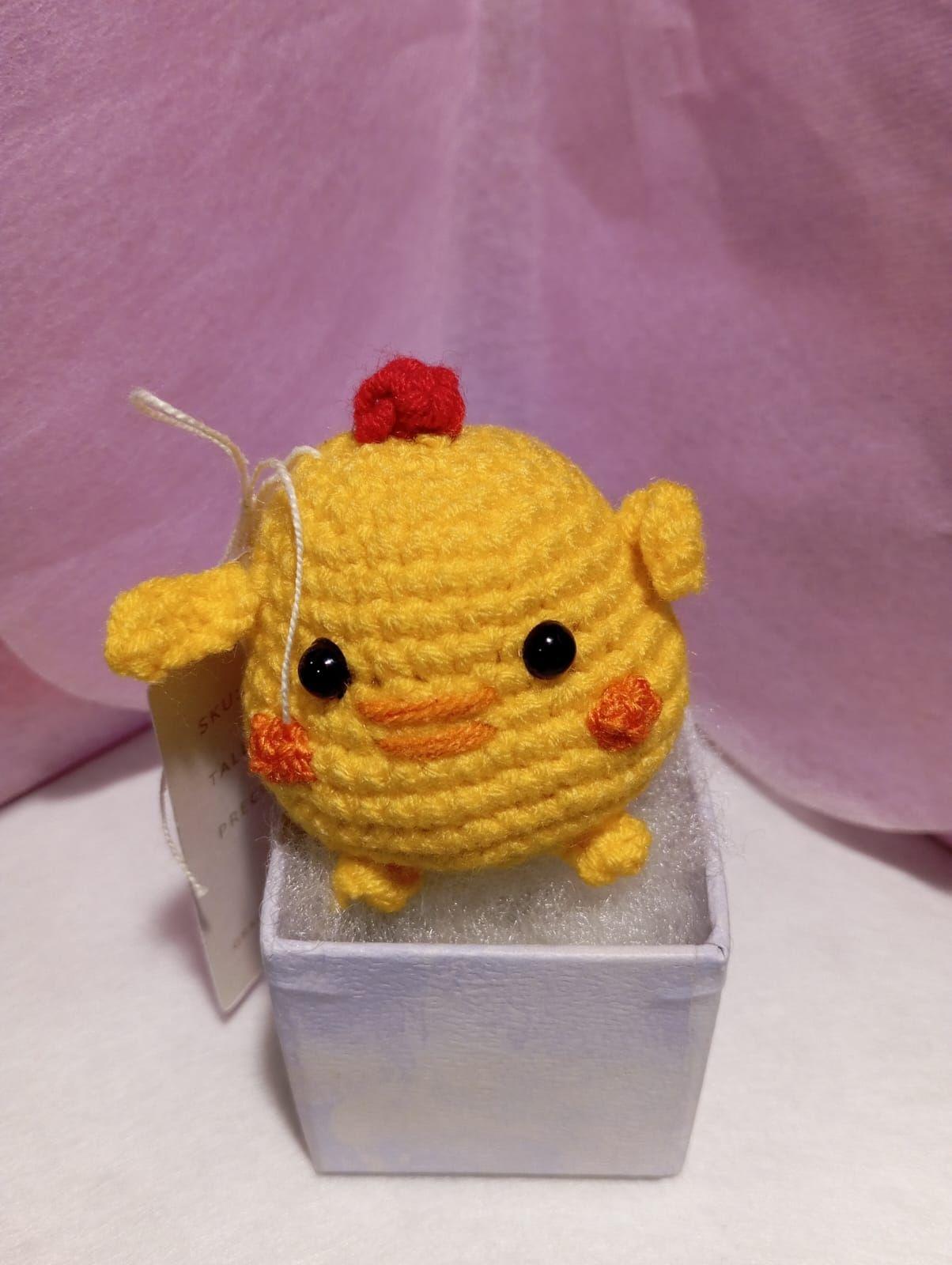 Amigurumi de Pollito Amarillo Tejido a Mano -2