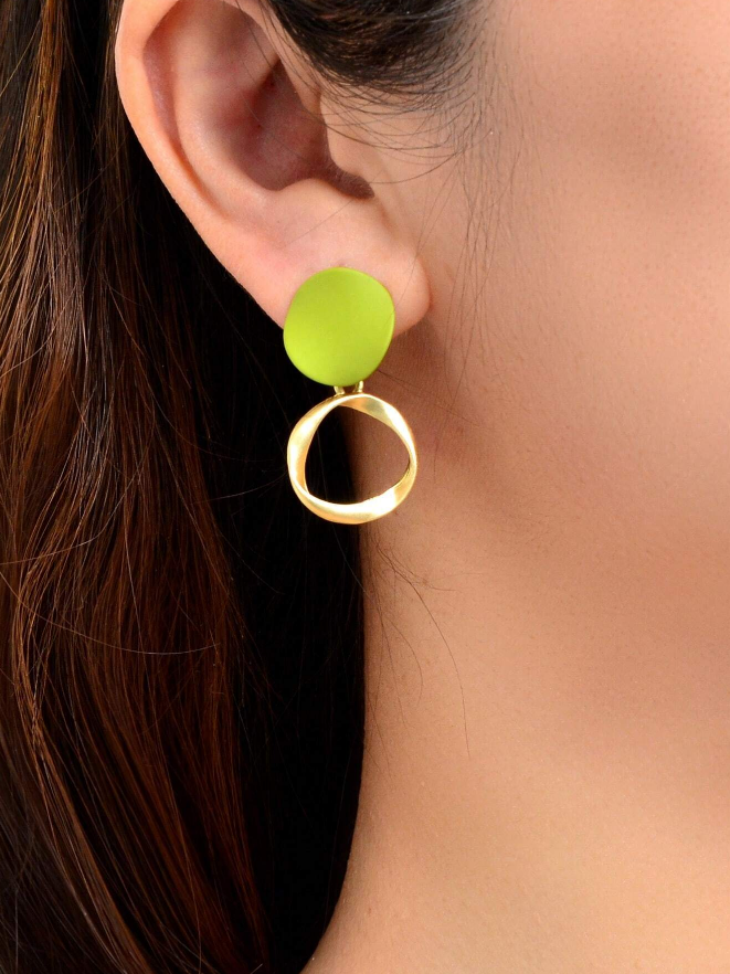 Pendientes Geométricos – Círculo Mate & Aro Irregular Dorado-2