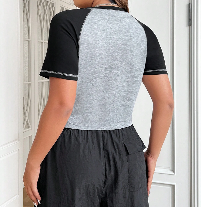 ⚫ Camiseta Crop de Color Combinado con Manga Raglán - Talla XL-2