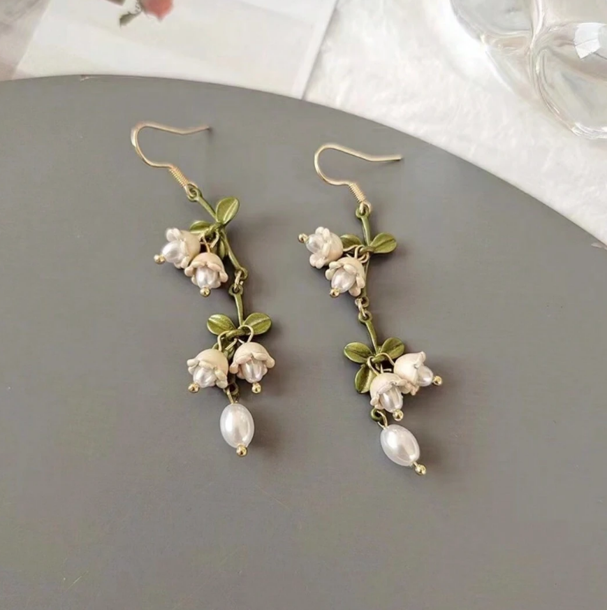 🌼 Pendientes Florales – Diseño Natural con Perlas-3