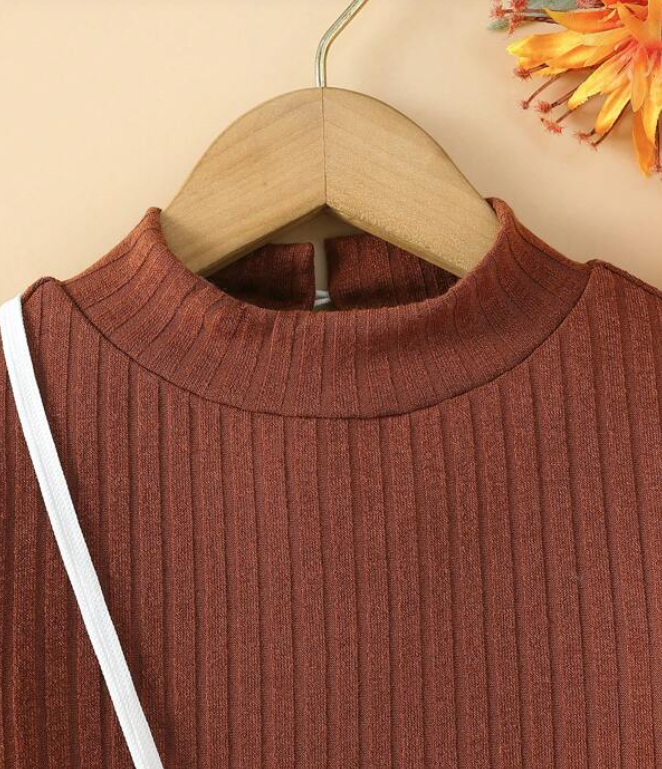 Vestido Corto de Tela Tricotada con Cuello Alzado-3