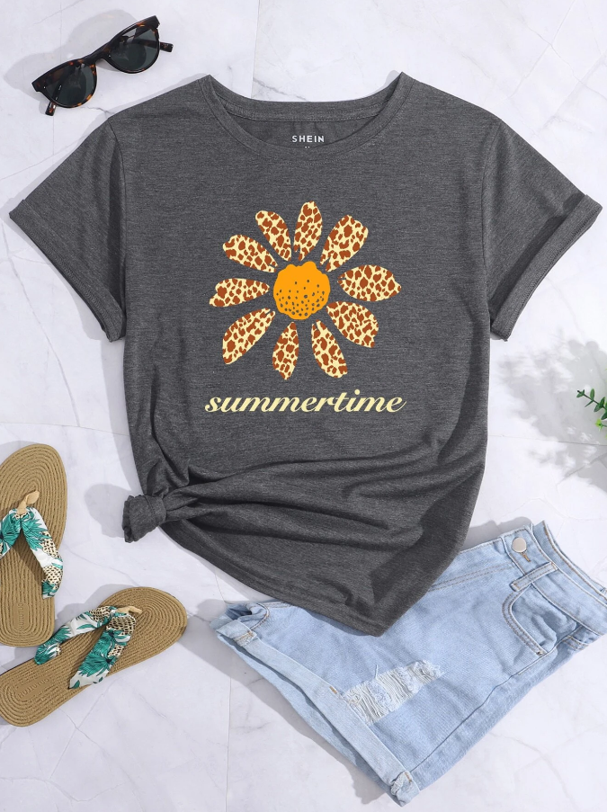 Camiseta Gris Oscuro con Estampado Floral y Letras-6