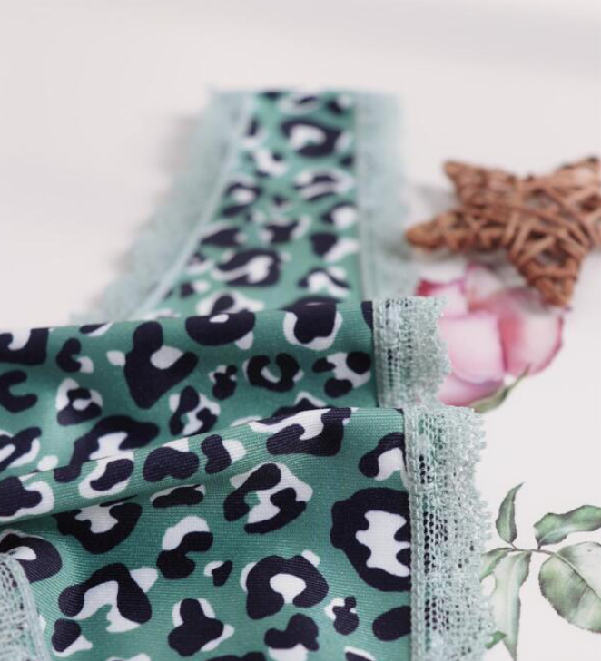 Tanga Multicolor con Detalles de Encaje y Diseño Dulce - Talla L-4