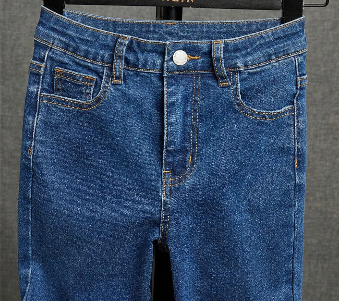 Jeans Ajustados con Detalles Rasgados-2