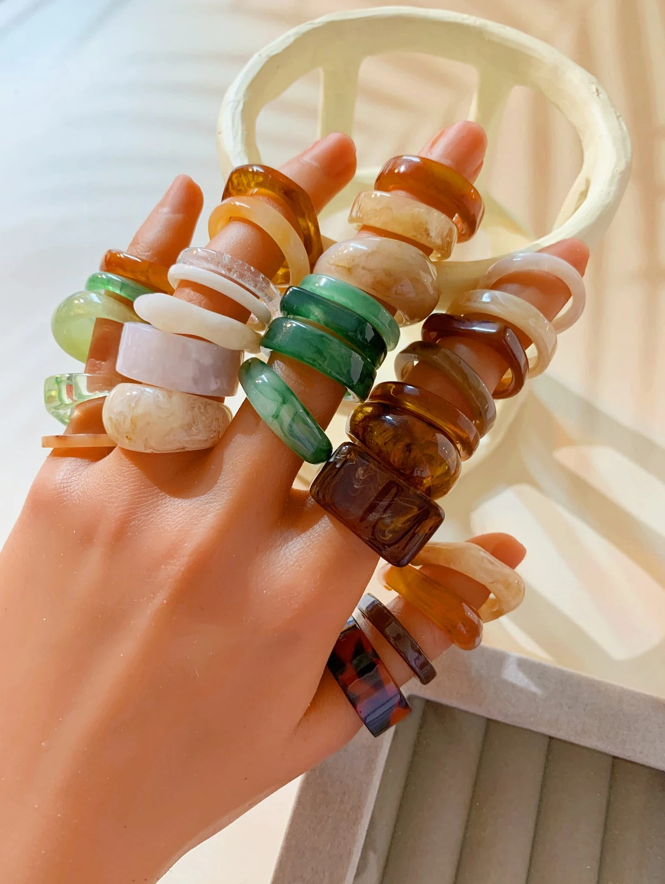 Anillos de resina multicolor al azar-2