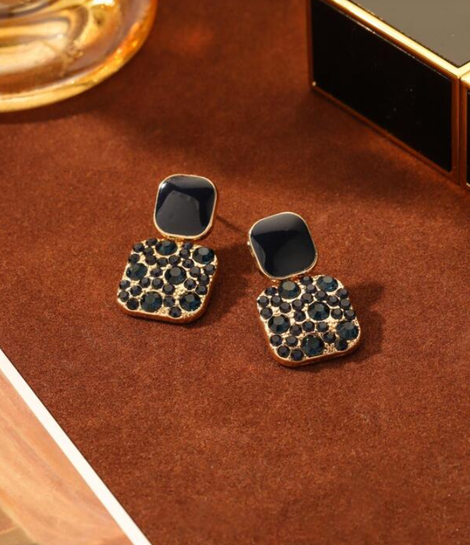 Pendientes Elegantes con Detalles Negros-2