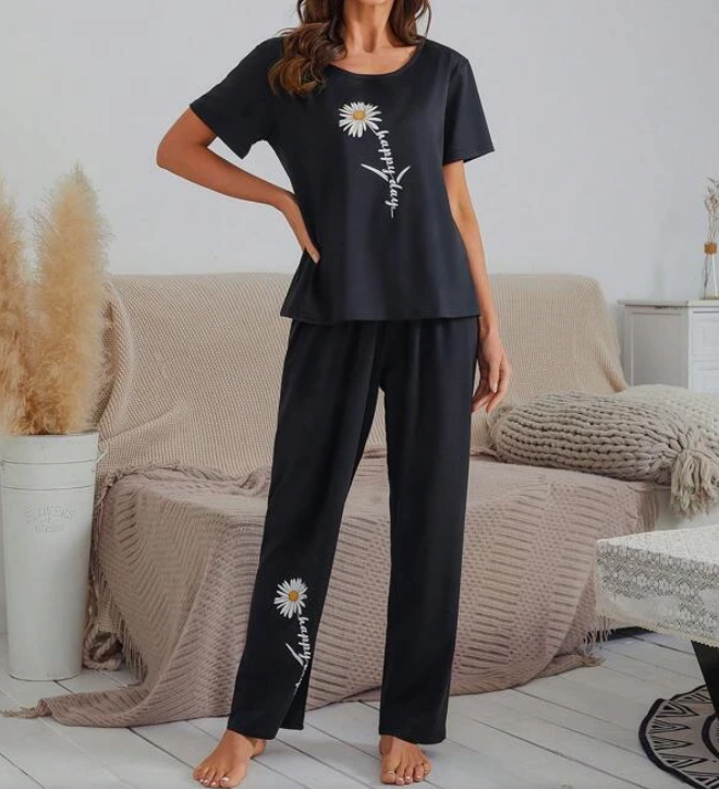 Pijama Negro con Estampado de Margarita y Letras ✨ - Talla M-3