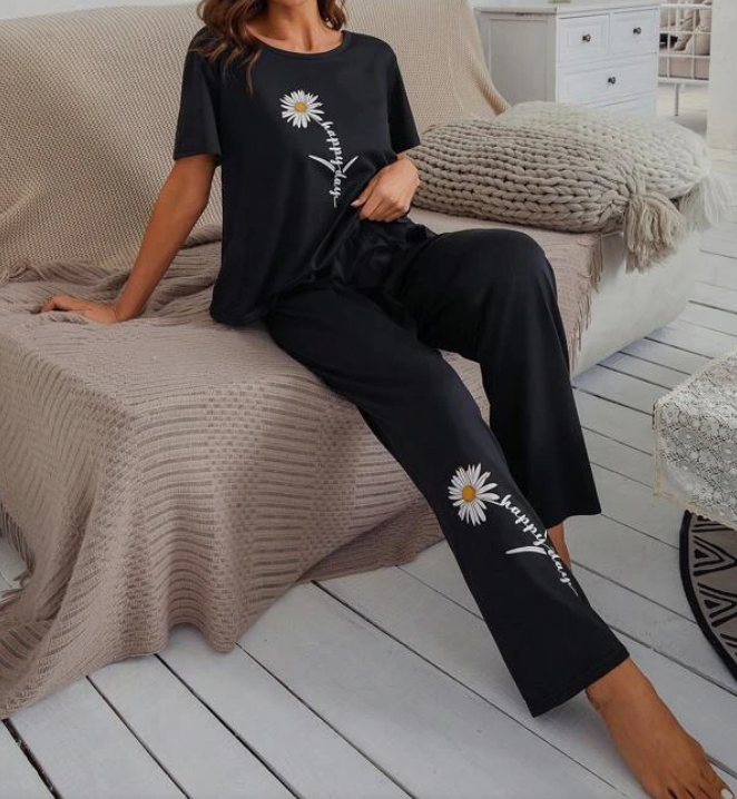 Pijama Negro con Estampado de Margarita y Letras ✨ - Talla M-4