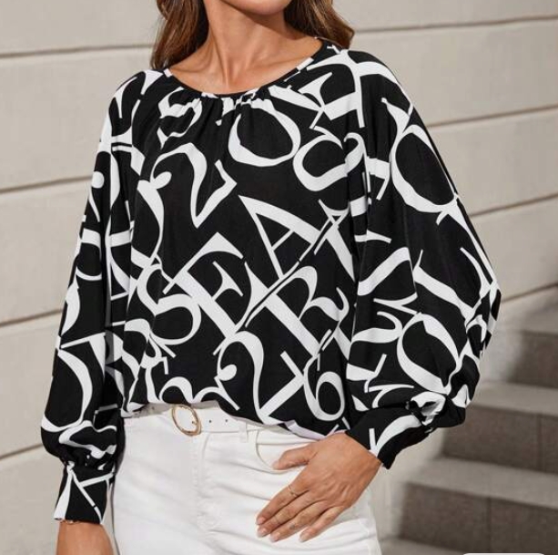 Blusa Estampada en Blanco y Negro con Manga Raglán ✨-1