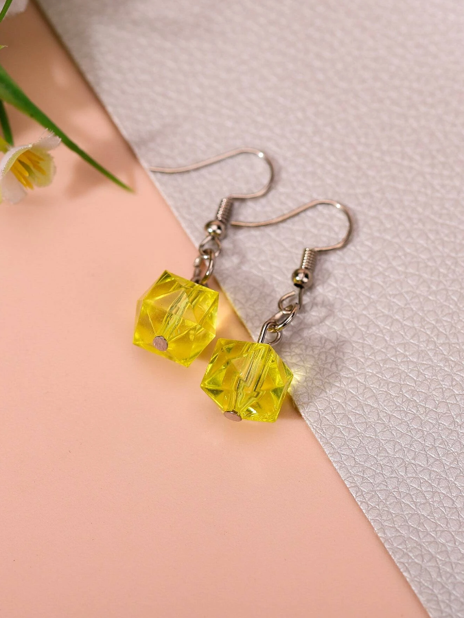 Pendientes con Dije Geométrico Amarillo-3
