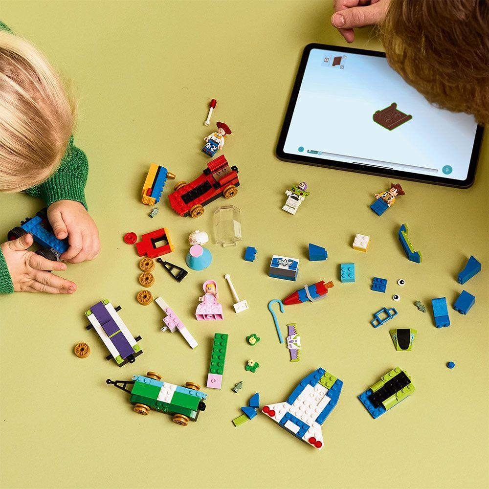 LEGO Tren de Celebración de Toy Story y Auto RC (43264)-6