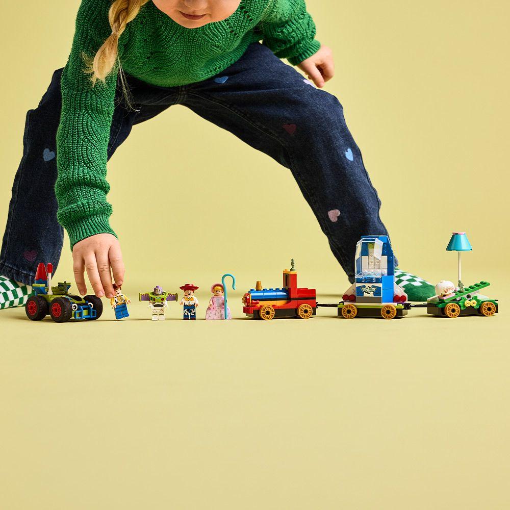 LEGO Tren de Celebración de Toy Story y Auto RC (43264)-7