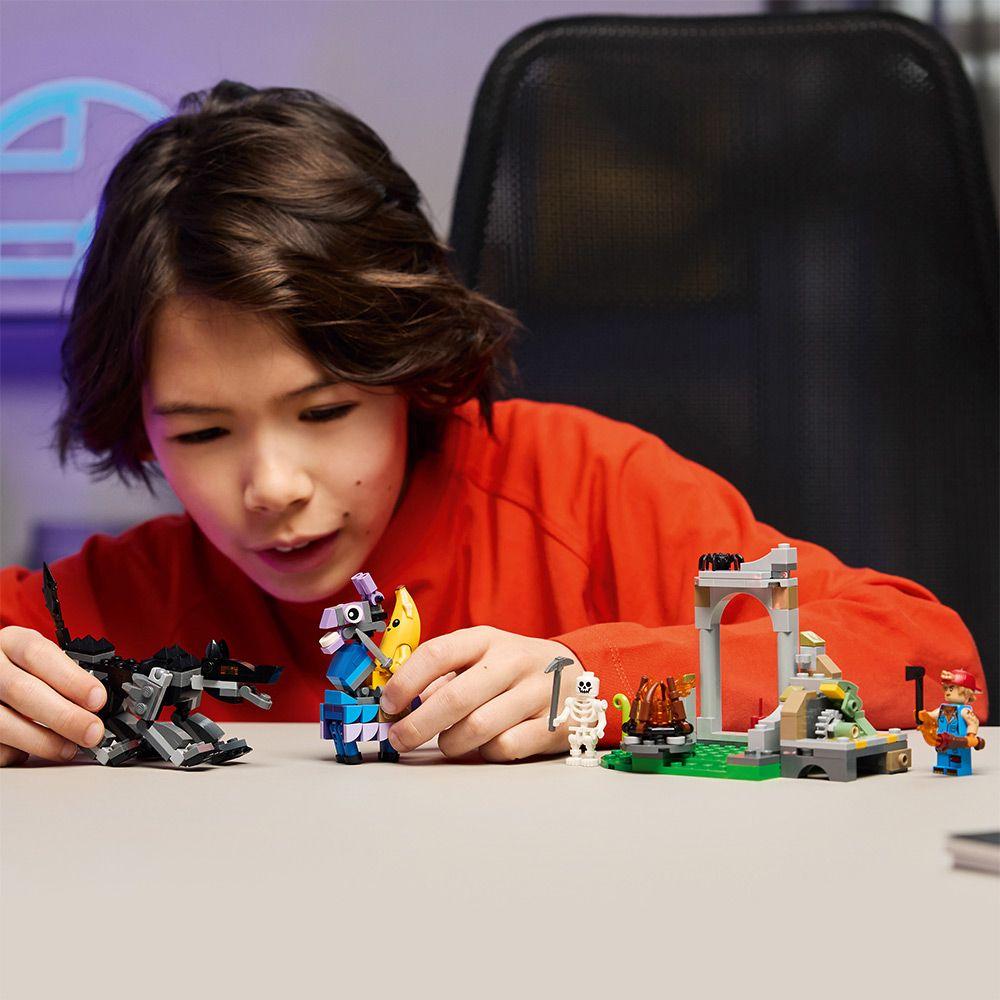 LEGO Campamento de Banano y Bujía (77075)-3