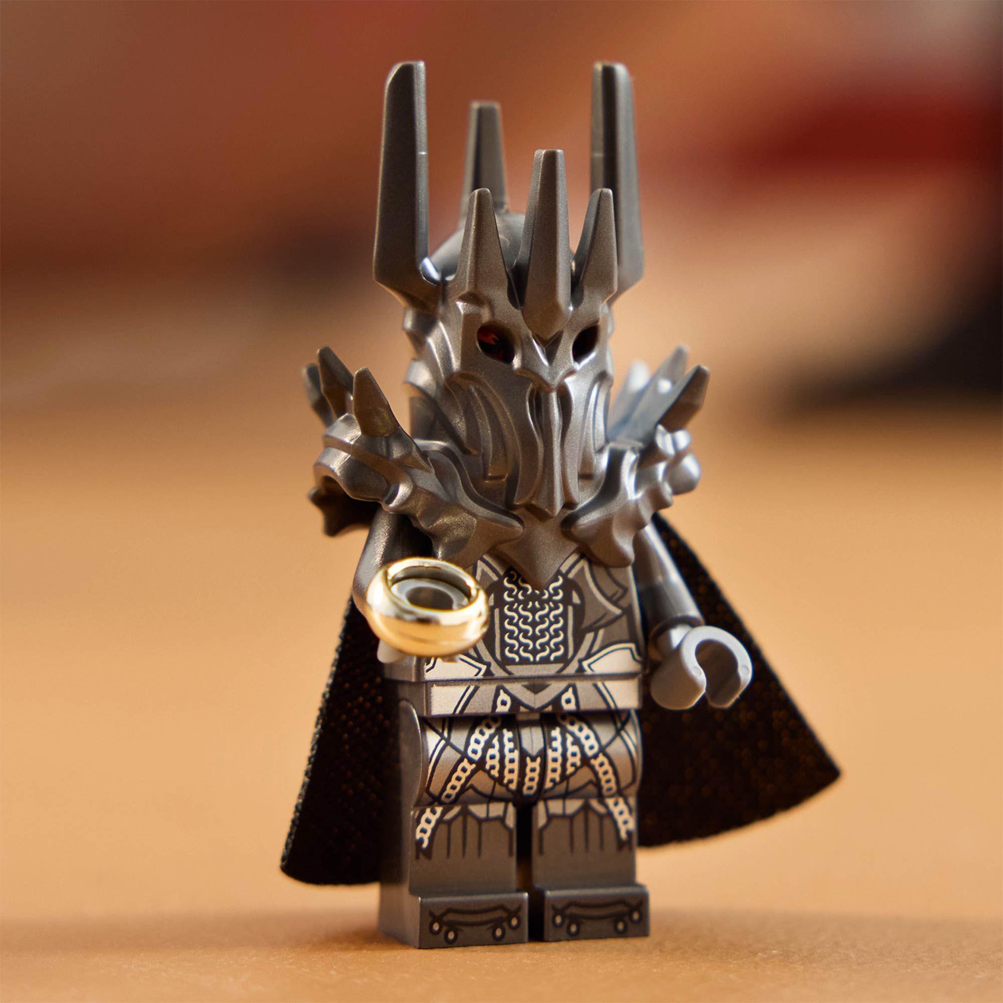 LEGO EL SEÑOR DE LOS ANILLOS: CASCO DE SAURON 11373-3