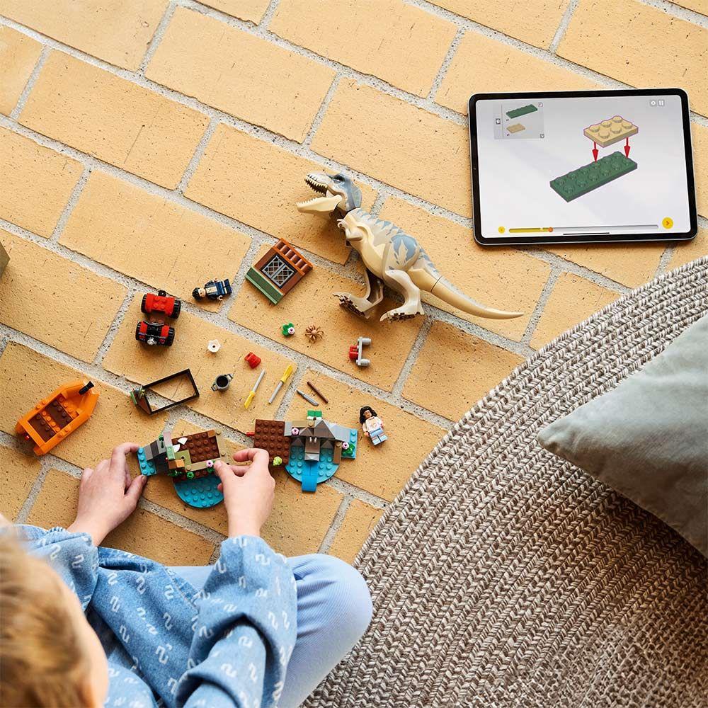 LEGO Huida por el Río y T. rex a la Caza (76975)-6