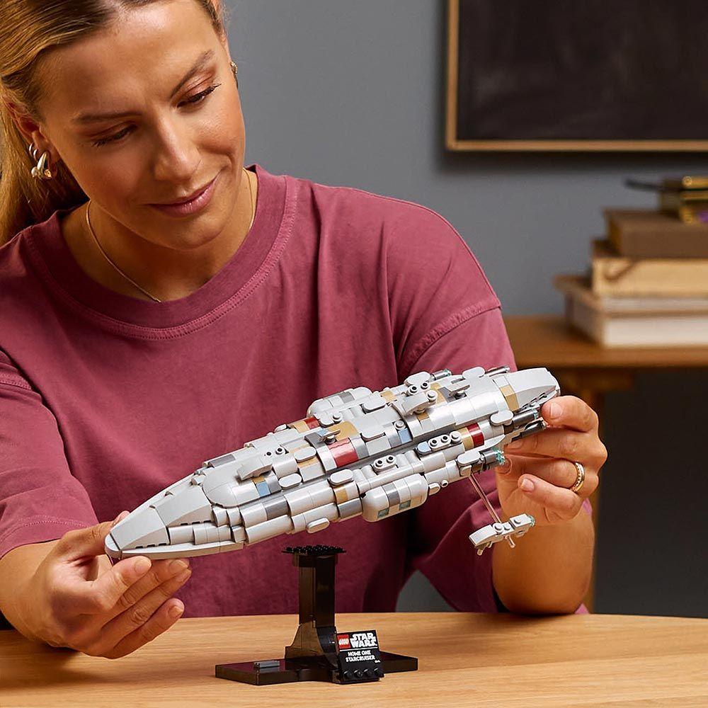 LEGO Crucero Estelar Hogar Uno (75405)-2
