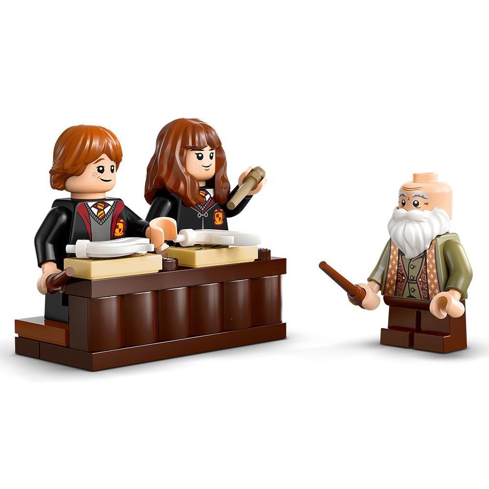 LEGO Castillo de Hogwarts™: Clase de Encantamientos (76442)-3