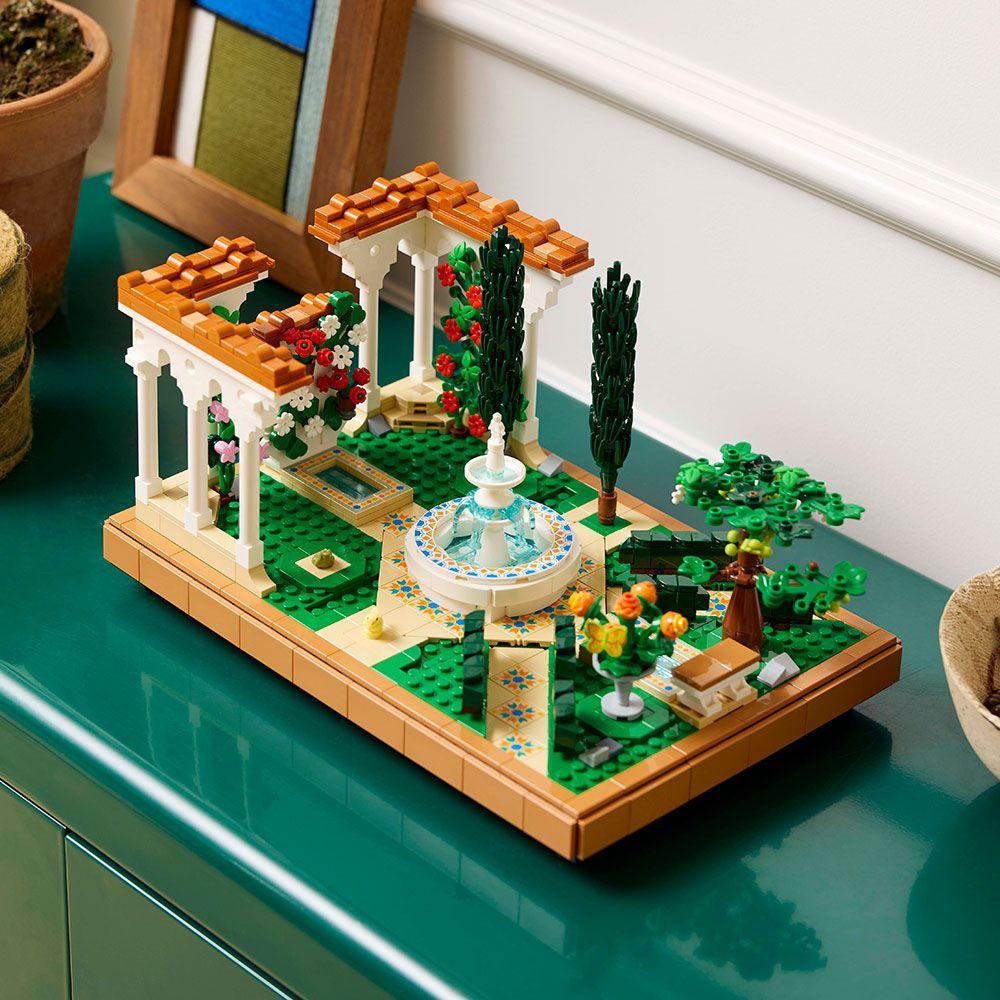 LEGO Jardín con Fuente (10359)-4