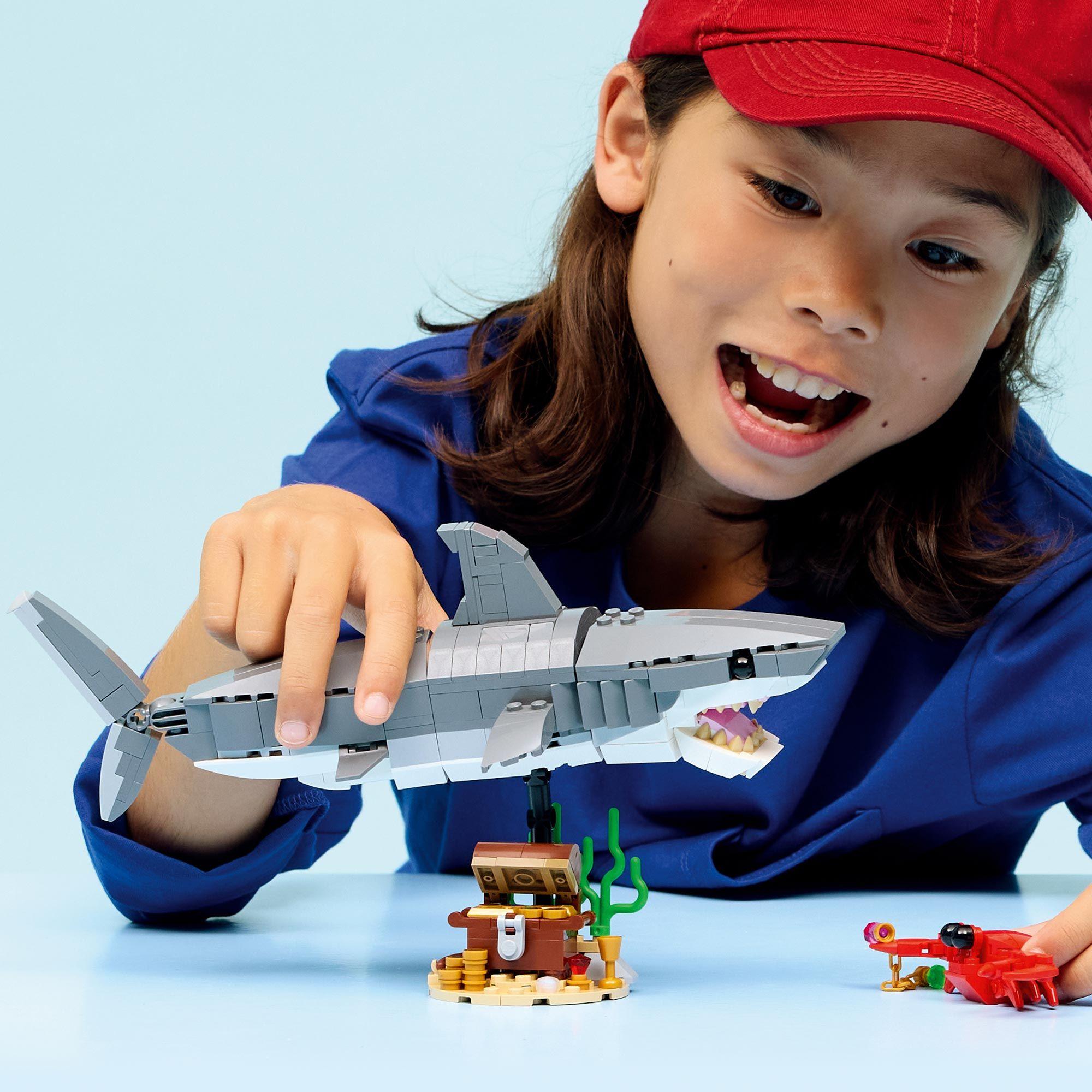 LEGO 31381 TIBURÓN FEROZ CON COFRE DEL TESORO-5
