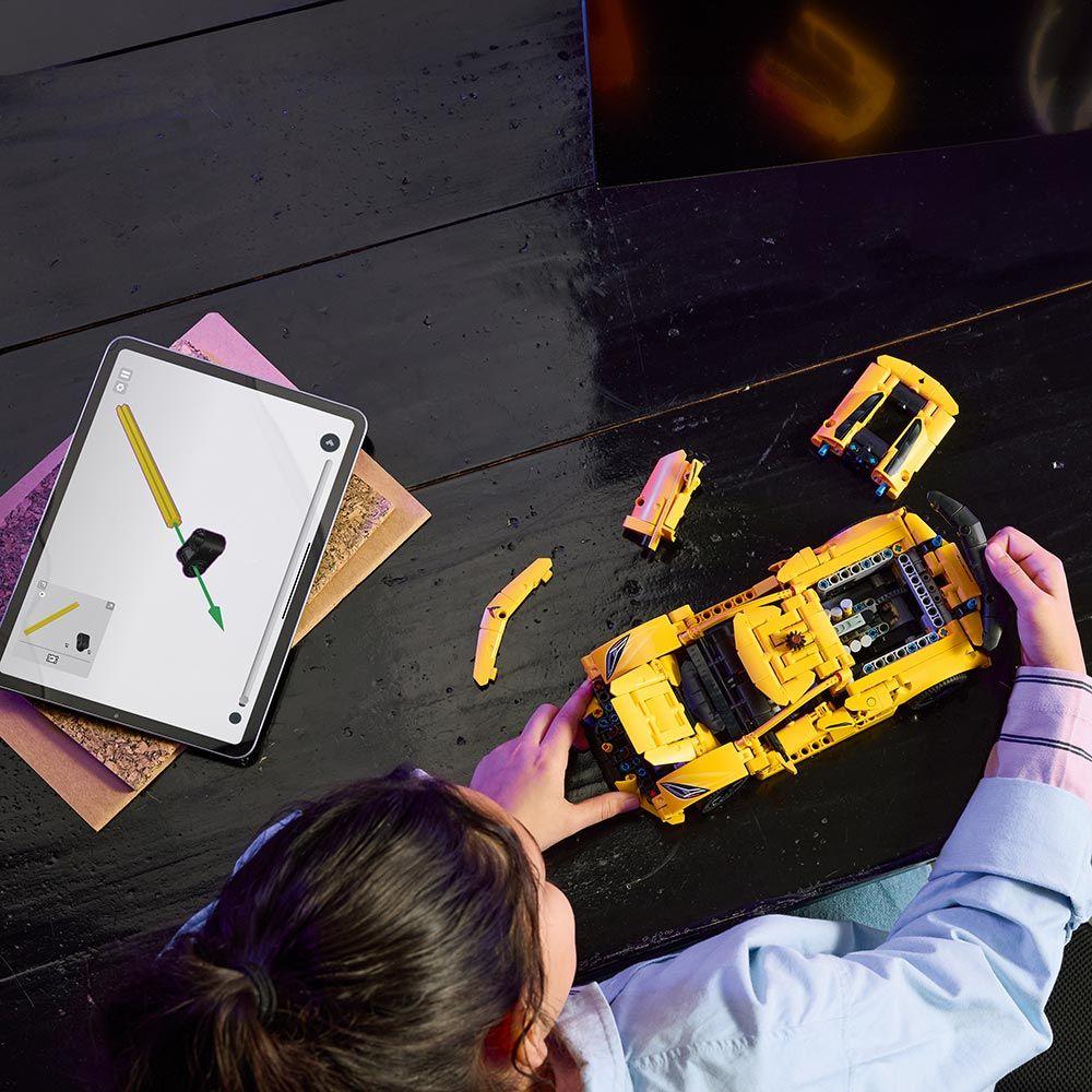 LEGO Chevrolet Corvette Stingray (42205)-6