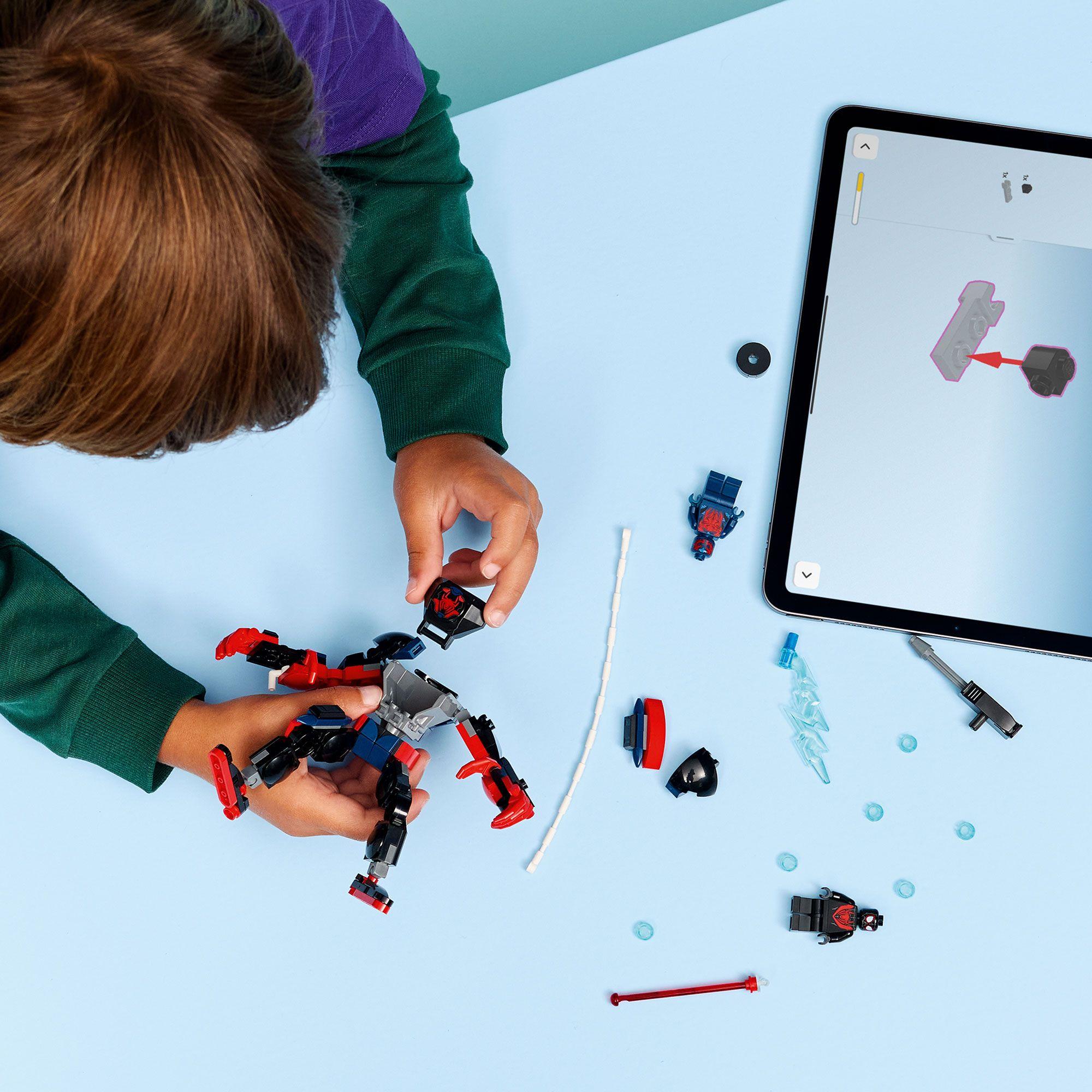 ARMADURA ROBÓTICA DE MILES MORALES VS. SPIDER-MAN 2099-6