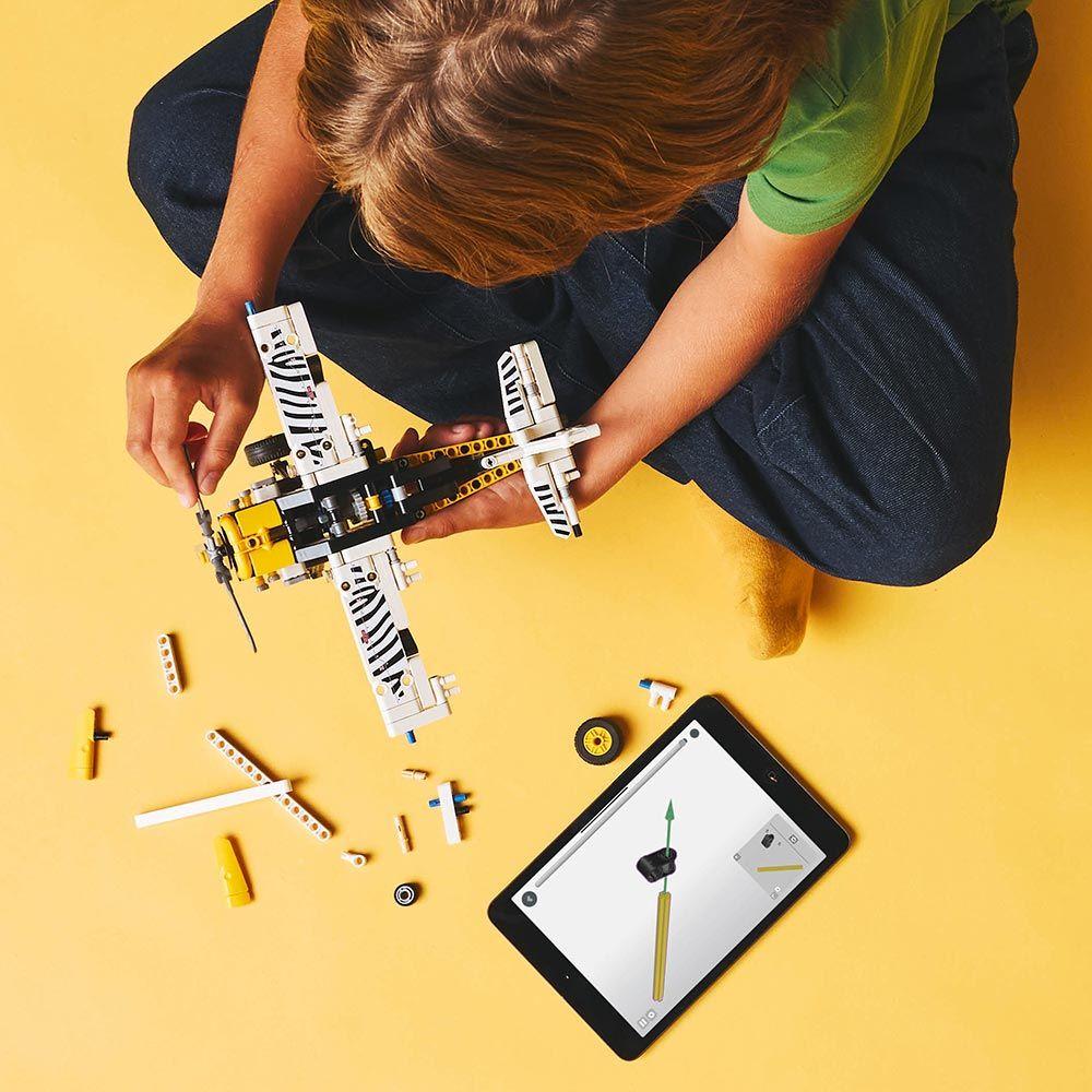 LEGO Technic Avioneta (42198)-6