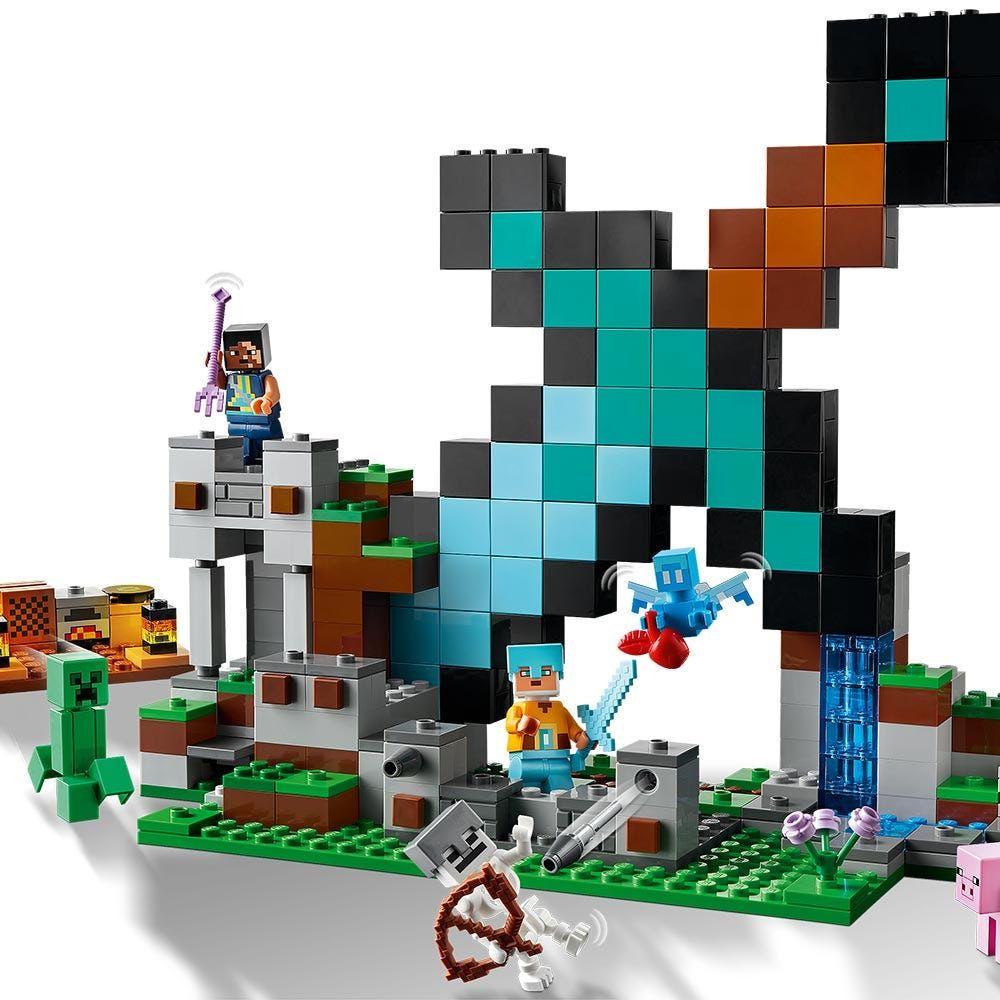 Lego Minecraft 21244 La Fortificación-espada-2