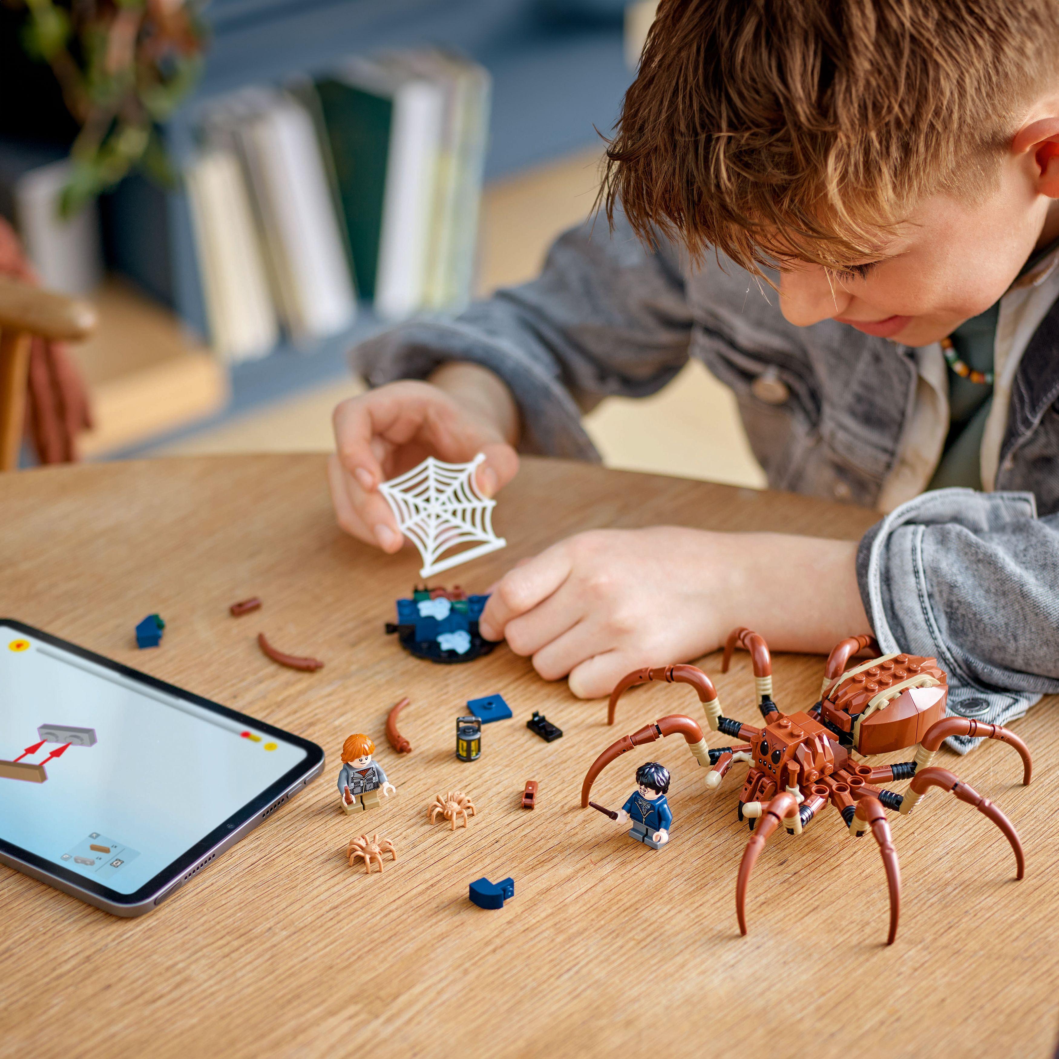LEGO® Harry Potter™ Aragog en el Bosque Prohibido (76434)-4