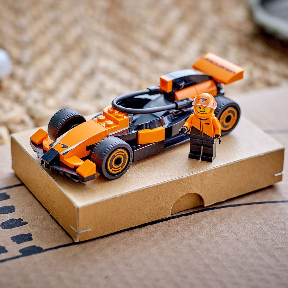 LEGO Piloto de F1® con Auto McLaren (60442)-5