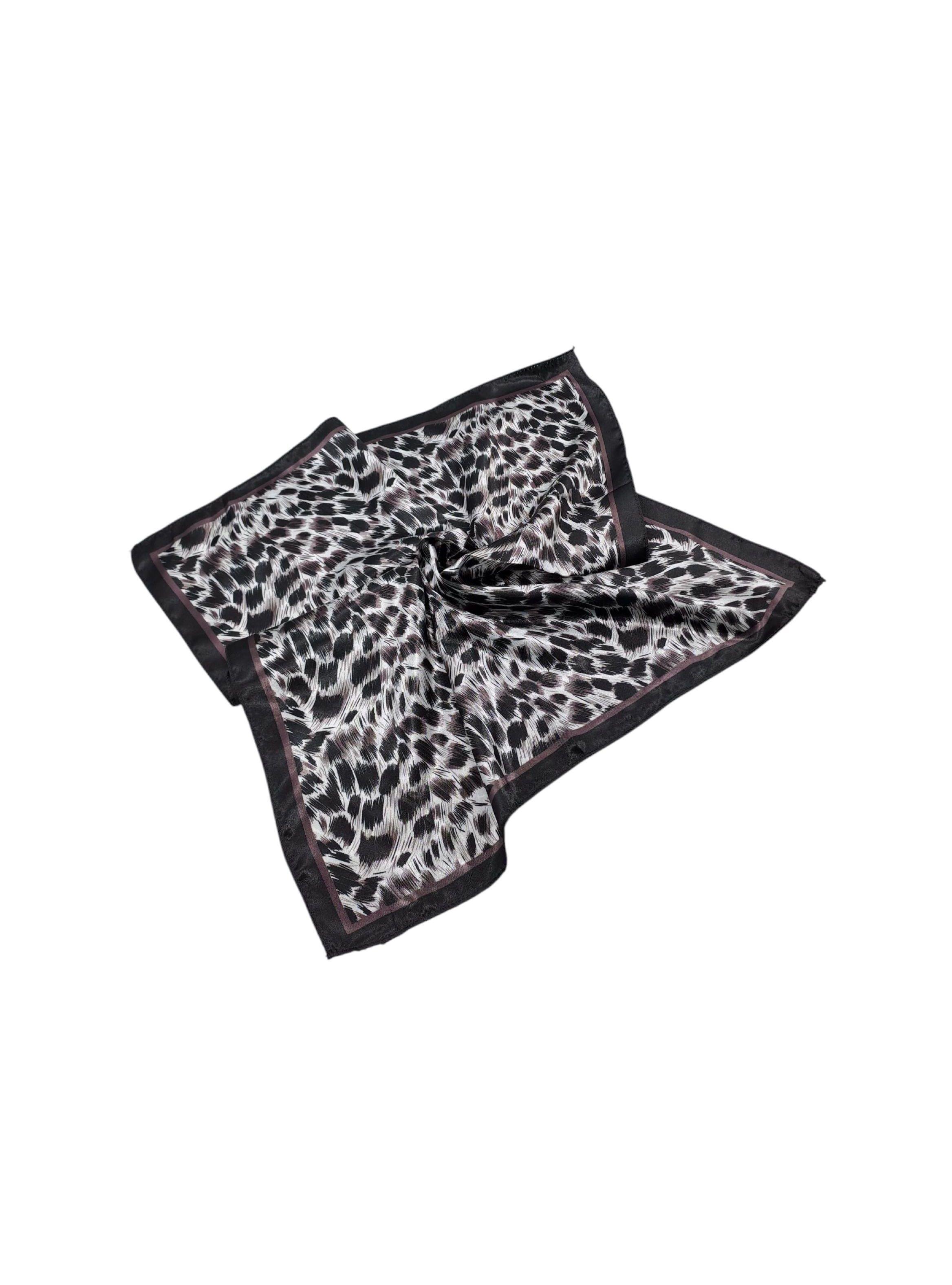 Pañuelo Satinado Mujer Diseño Animal Print color Negro 50 x 50 cms-0