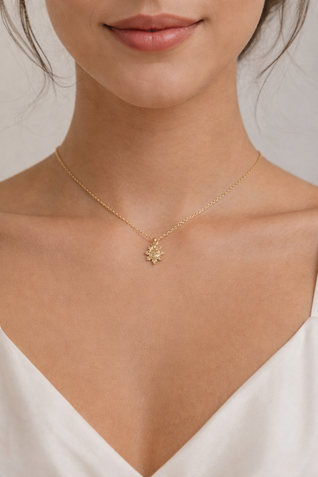 Collar Cuello Espalda Virgen del Carmen Enchapada en oro de 18k-2