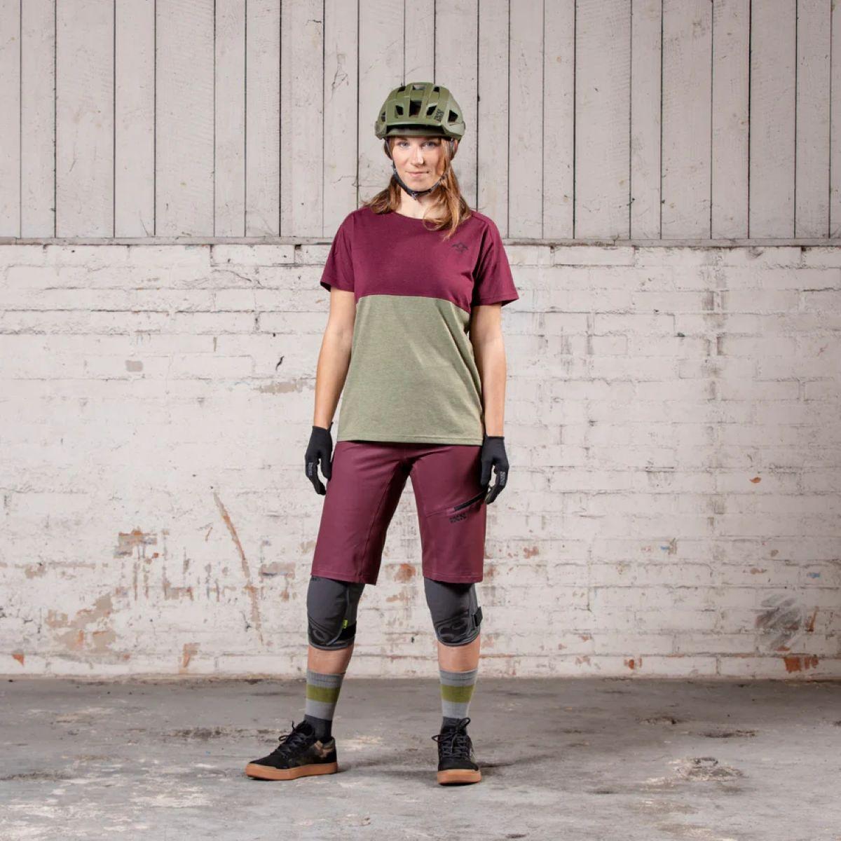 Polera IXS Mujer Flow Tech Mountain Raisin Oliva XS-2